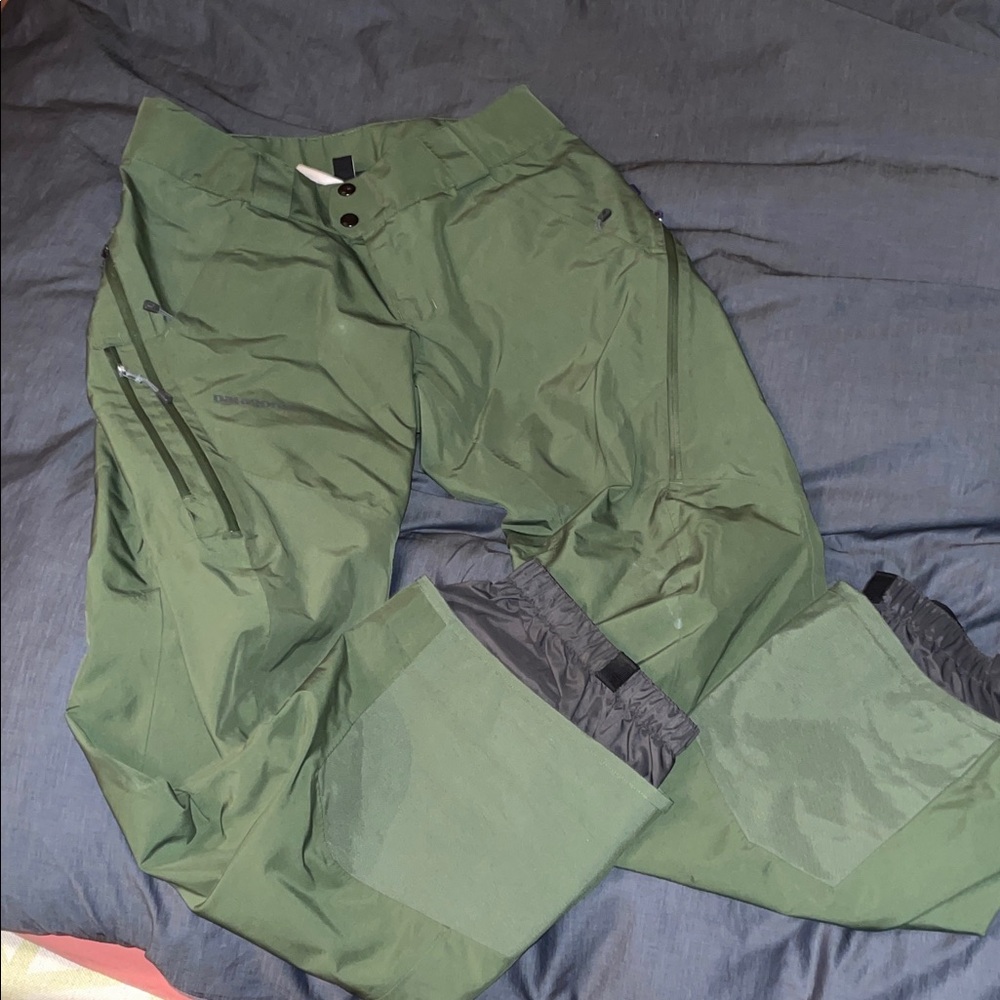 Euc Patagonia Powder Bowl Pants xs green lined, but not insulated.